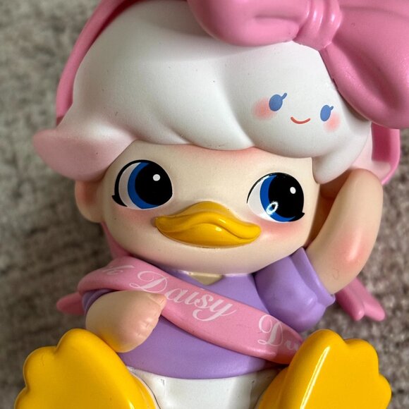 Pop Mart Dimoo World x Disney Series - Daisy's Gift - Picture 8 of 8